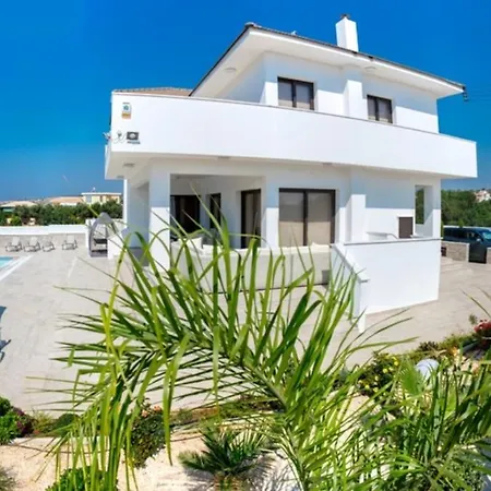 Βίλα Rent Your Dream Protaras Holiday And Look Forward To Relaxing Beside Your Private Pool, Protaras 1312 *